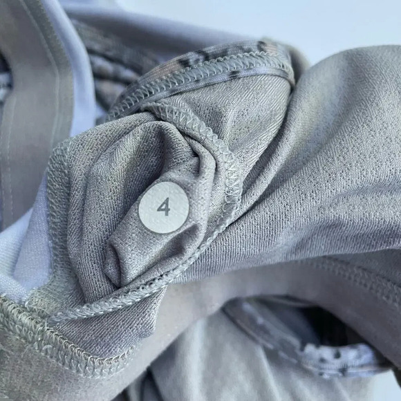 Lululemon No Limits Tank Top with Built In Bra Gray Floral Print Size 4 - Picture 9 of 9
